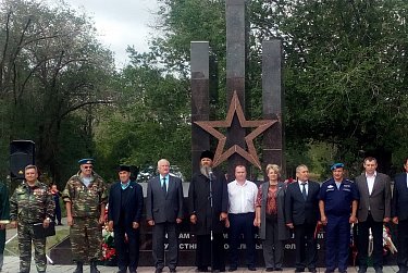 Колонны десантников прошли по улицам городов